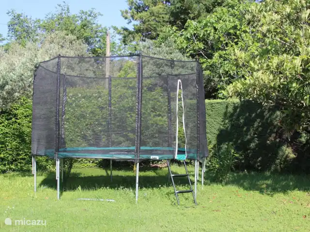 Le Petit Paradis huren in Frankrijk, Var, Salernes - villa Grote en veilige trampoline