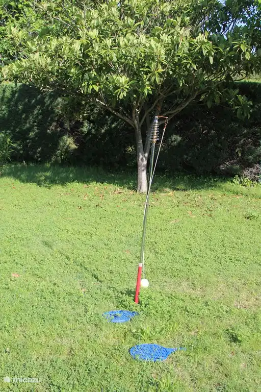 Tennisbal aan een paal