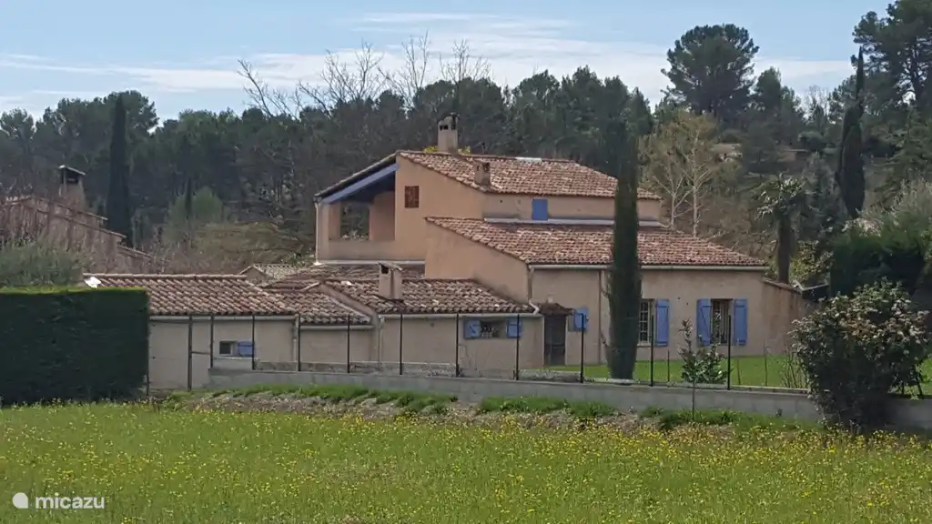 View op de achterkant van het huis