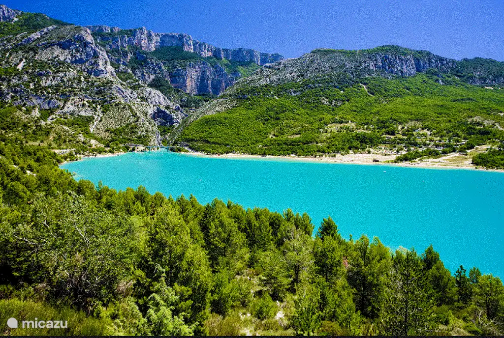Lac de Sainte Croix waar de Gorge du Verdon op uit komt.
