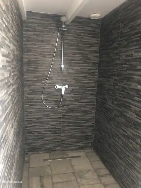 Nouvelle douche (juillet 2018) maison d'hôtes