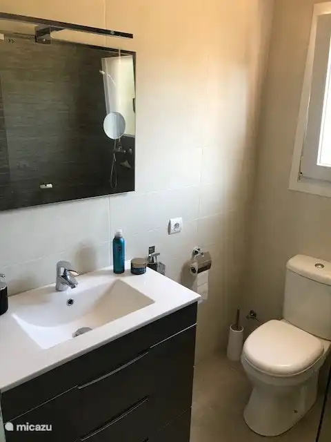 Salle de bain partagée avec 2 chambres