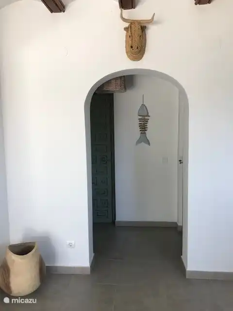 Hall entre 2 chambres et salle de bain