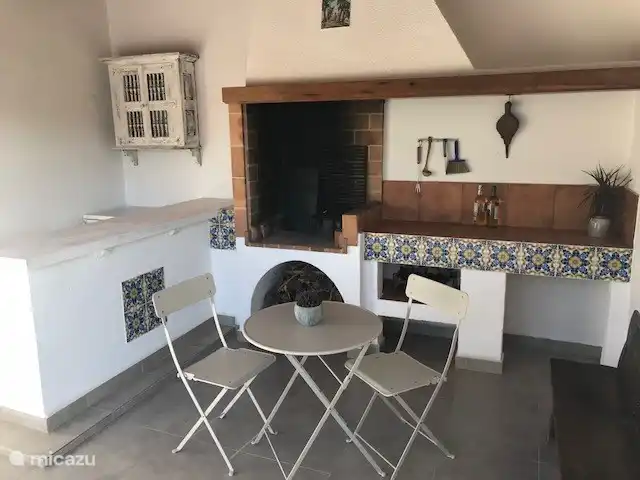 Cuisine extérieure avec barbecue