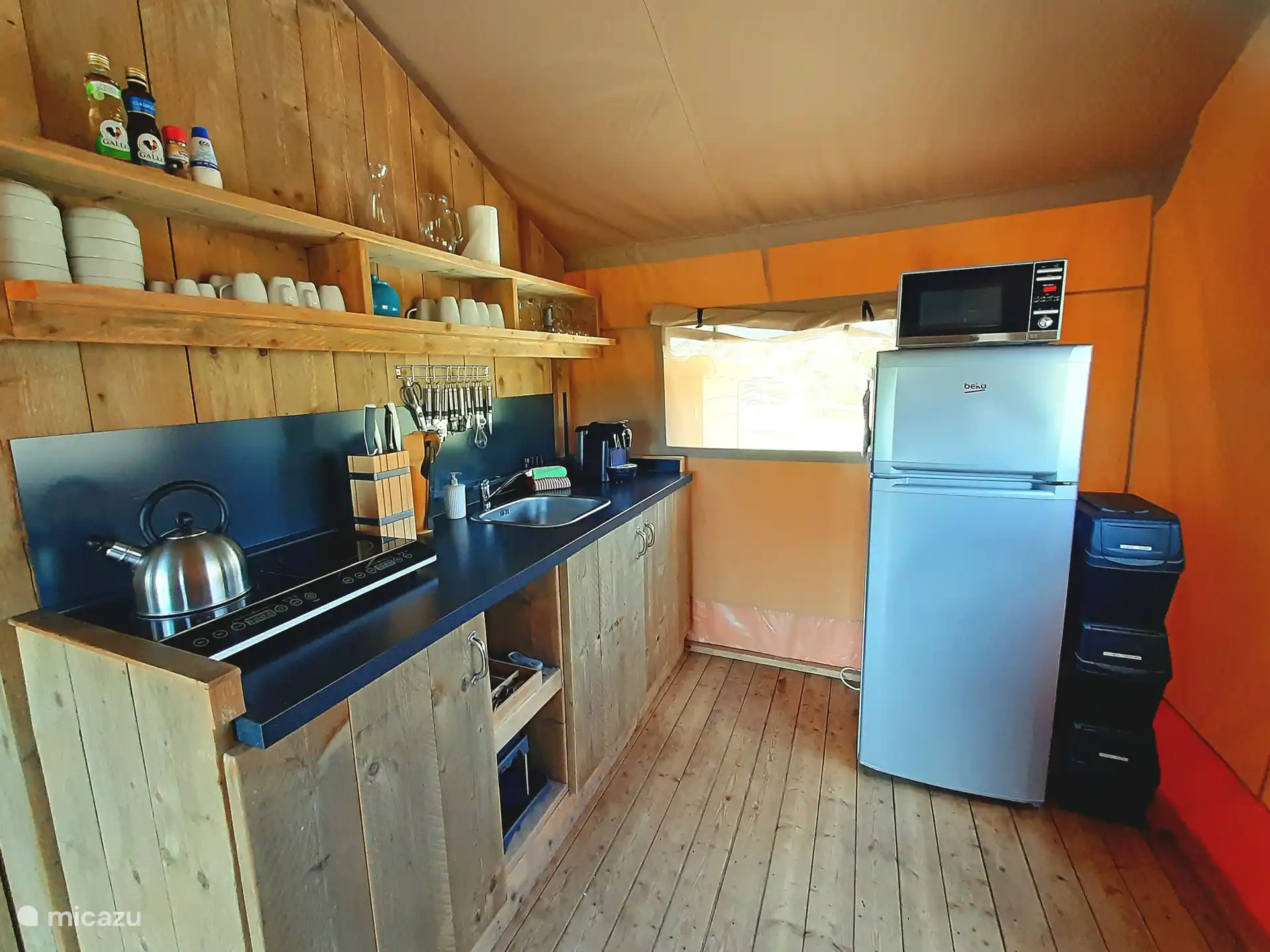 Die voll ausgestattete Küche