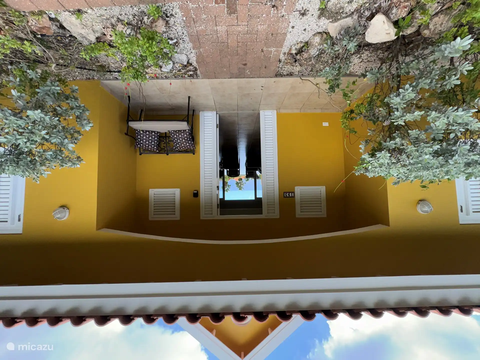 Vorderseite der Villa