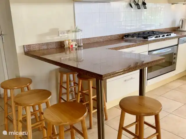 Casa Yuana en Curazao, Bandabou (oeste), Coral Estate, Rif St.Marie - casa vacacional Cocina con barra