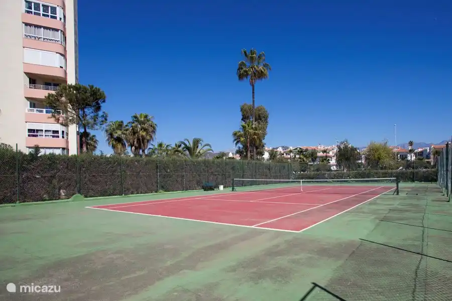 Terrain de tennis - inclus