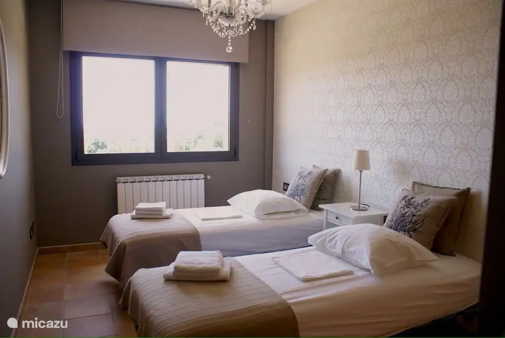 Bedroom 2 single beds: 90-200 upstairs