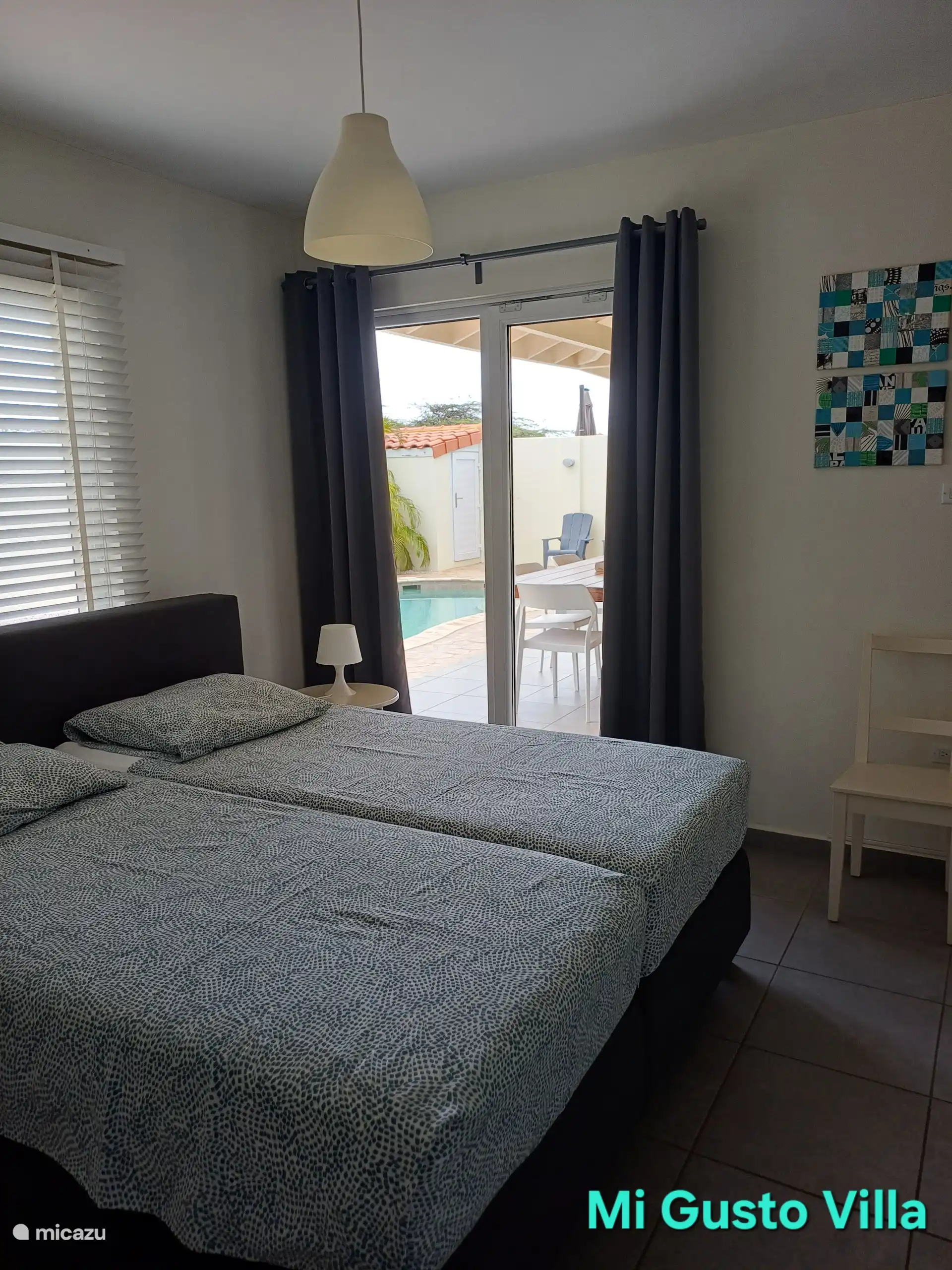 Chambre principale avec salle de bain privée