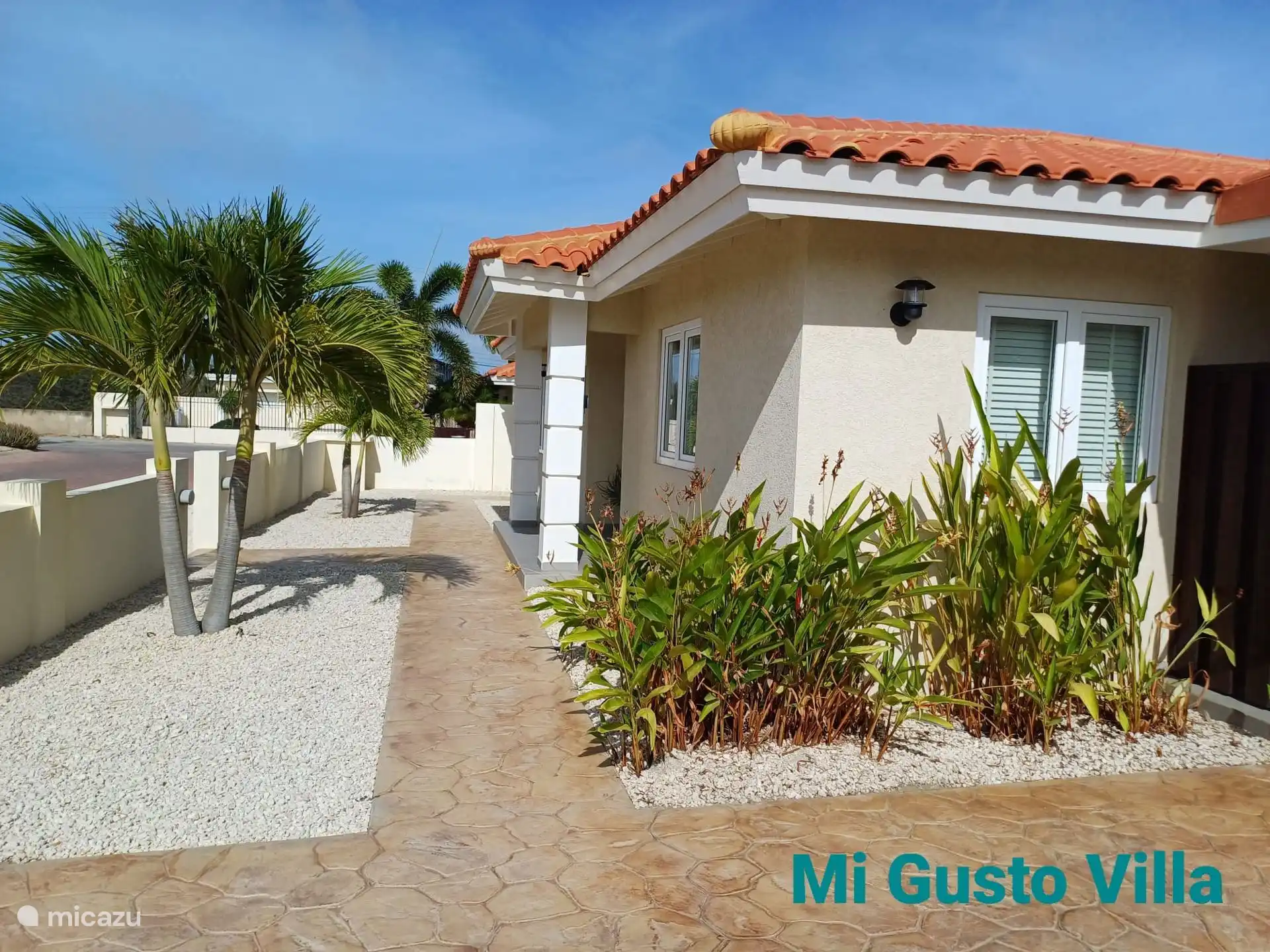 Villa mit Seitenansicht