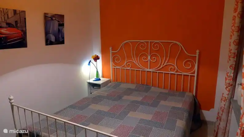 el dormitorio naranja