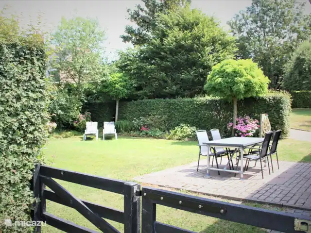 casa vacacional en Países Bajos, Barbante Septentrional, Hank – Pensión 'El Taller' Un precioso jardín privado.