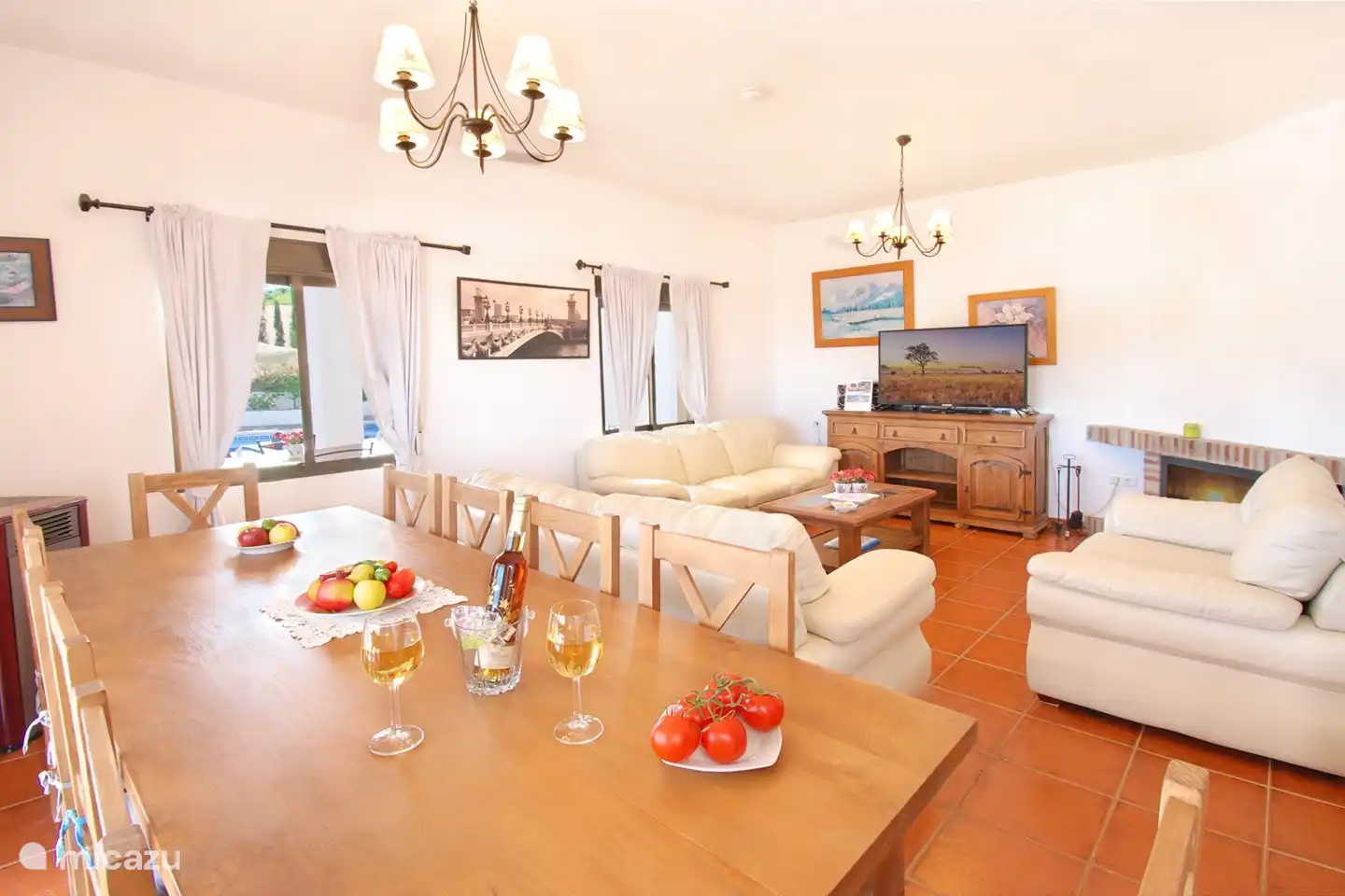 Sala de estar con comedor.