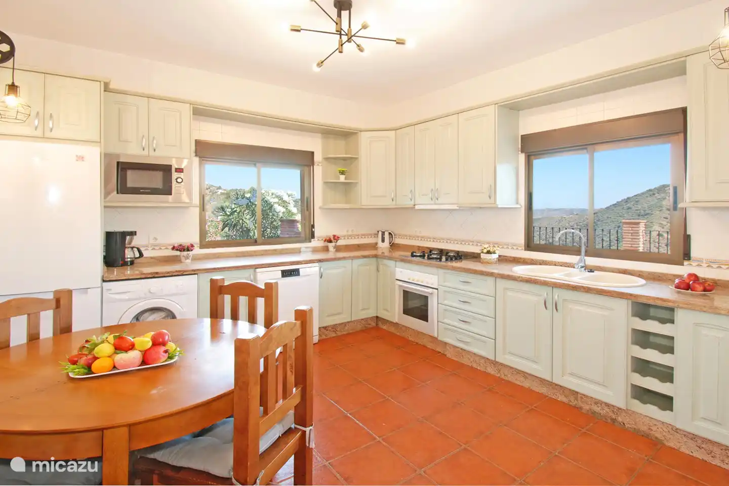 Amplia cocina totalmente equipada.