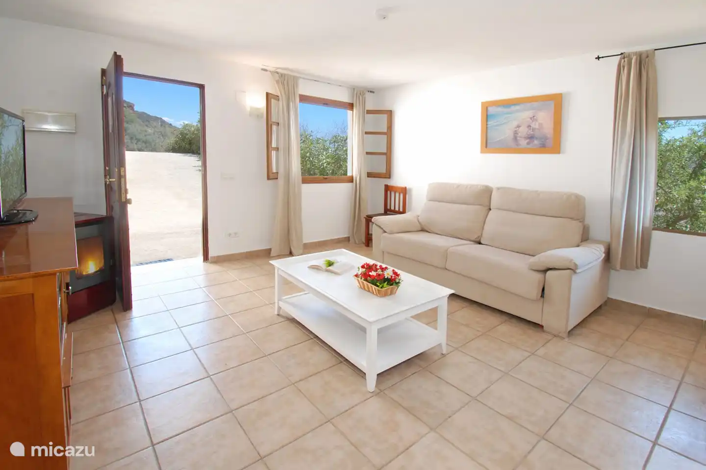 entrada y comedor del apartamento