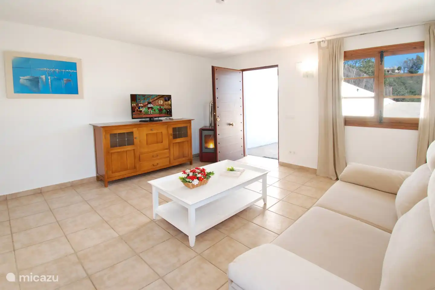 entrada y comedor del apartamento