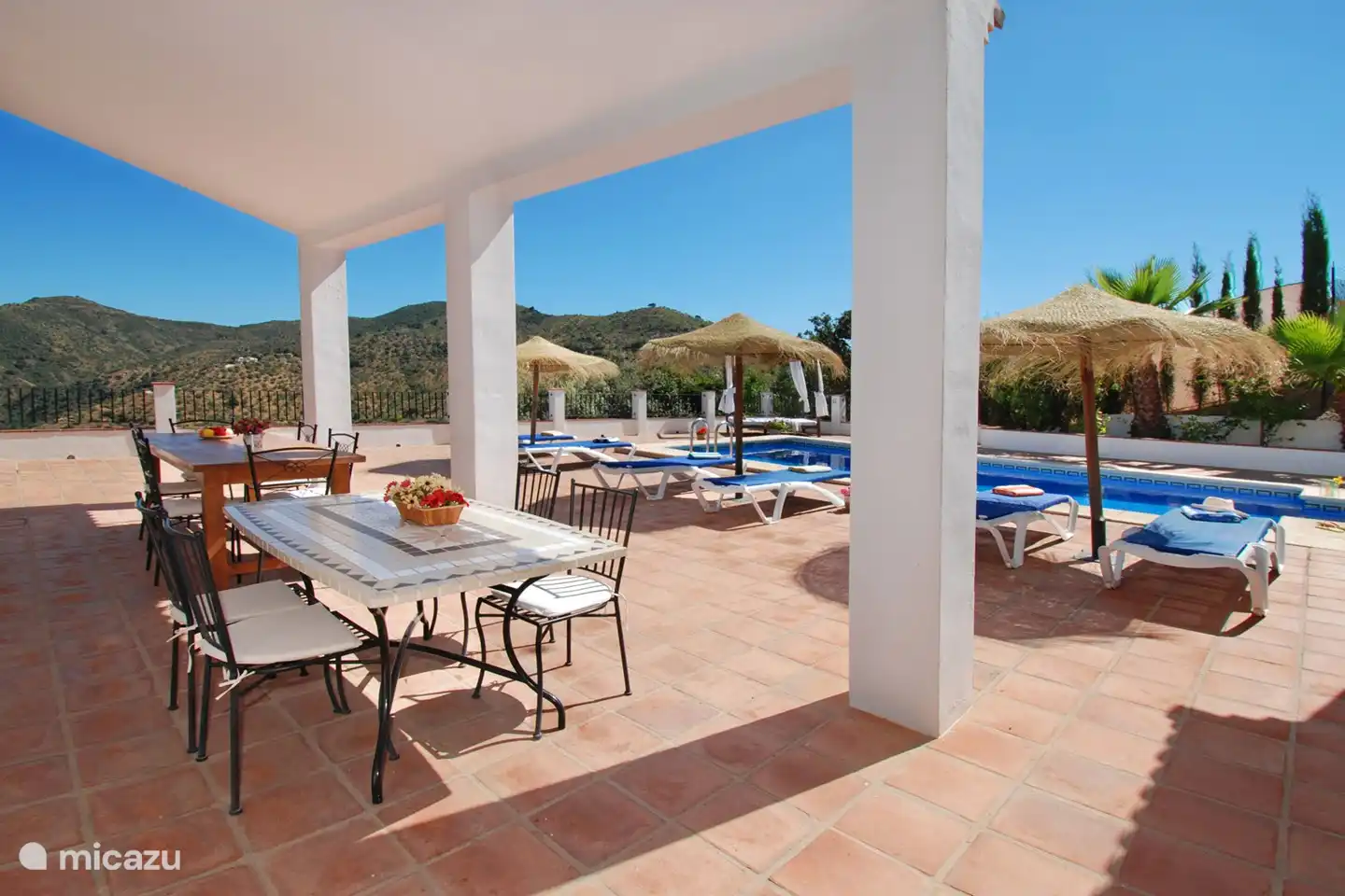 ¡Cene al aire libre, a la sombra!