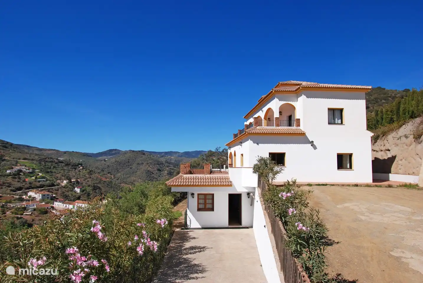 Hermosa vista desde Villa José 1! 5 minutos a pie del bar/restaurante