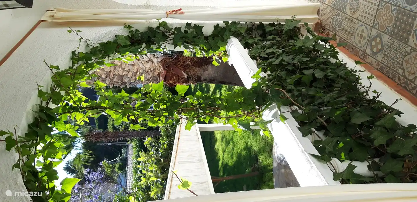 Hall avec vue sur le jardin