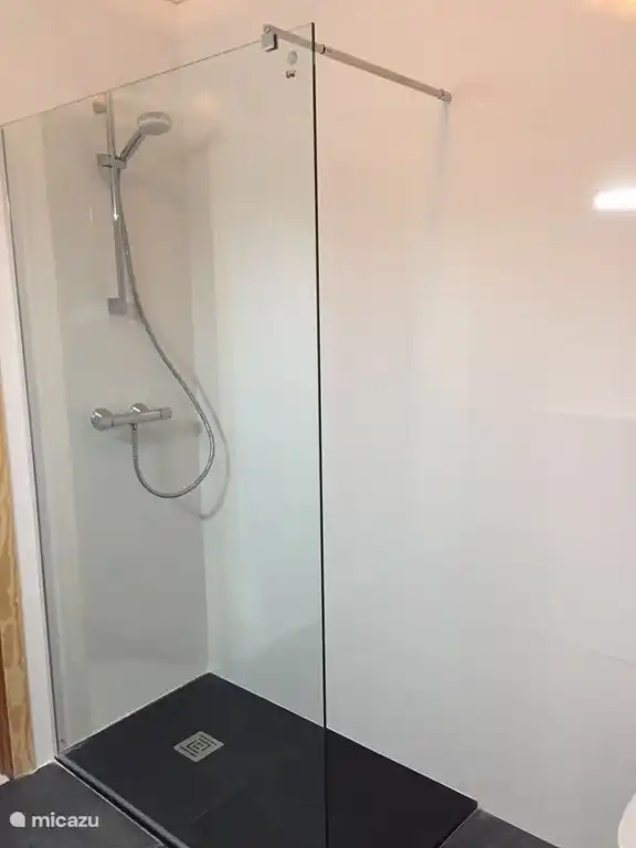 Badezimmer en suite zum Hauptschlafzimmer