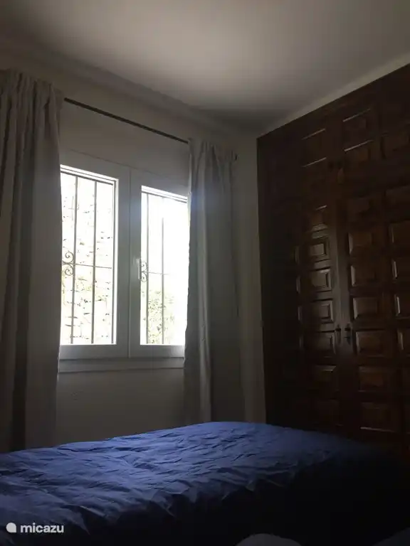 zweites Schlafzimmer mit Einbauschrank