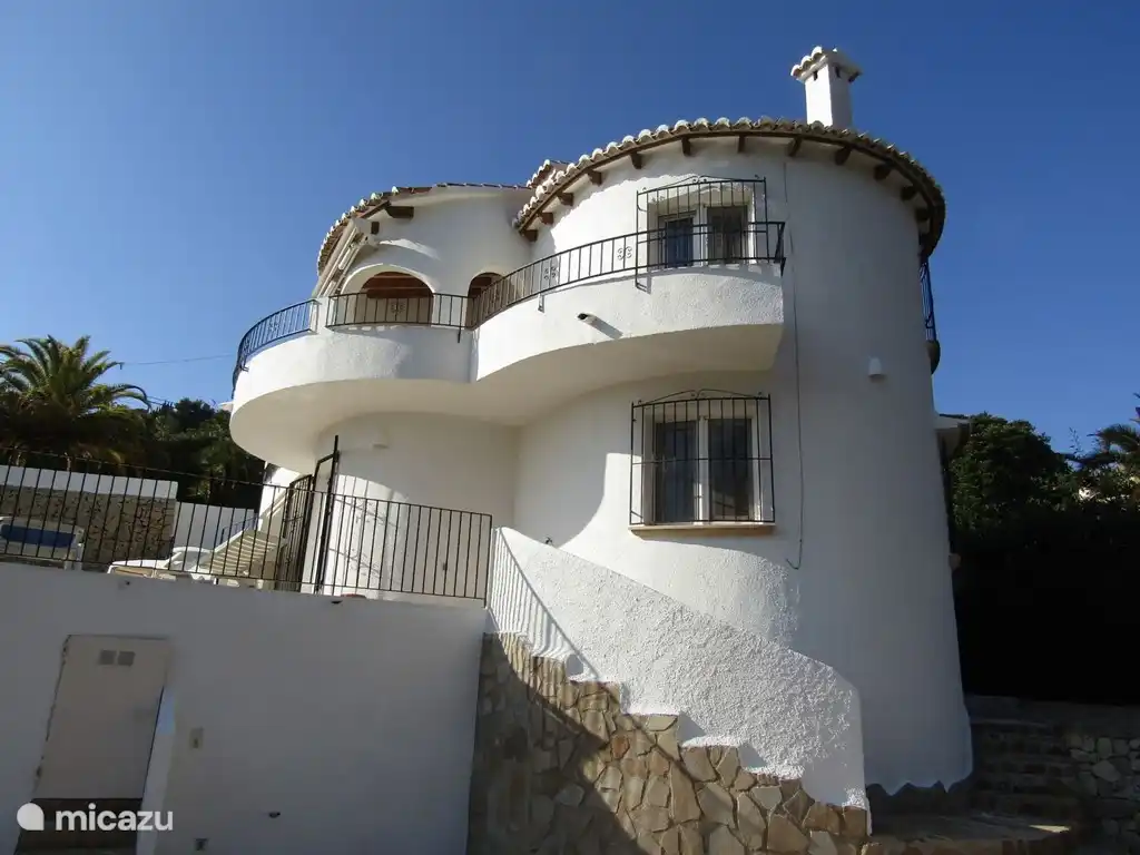 Villa von der unteren Terrasse