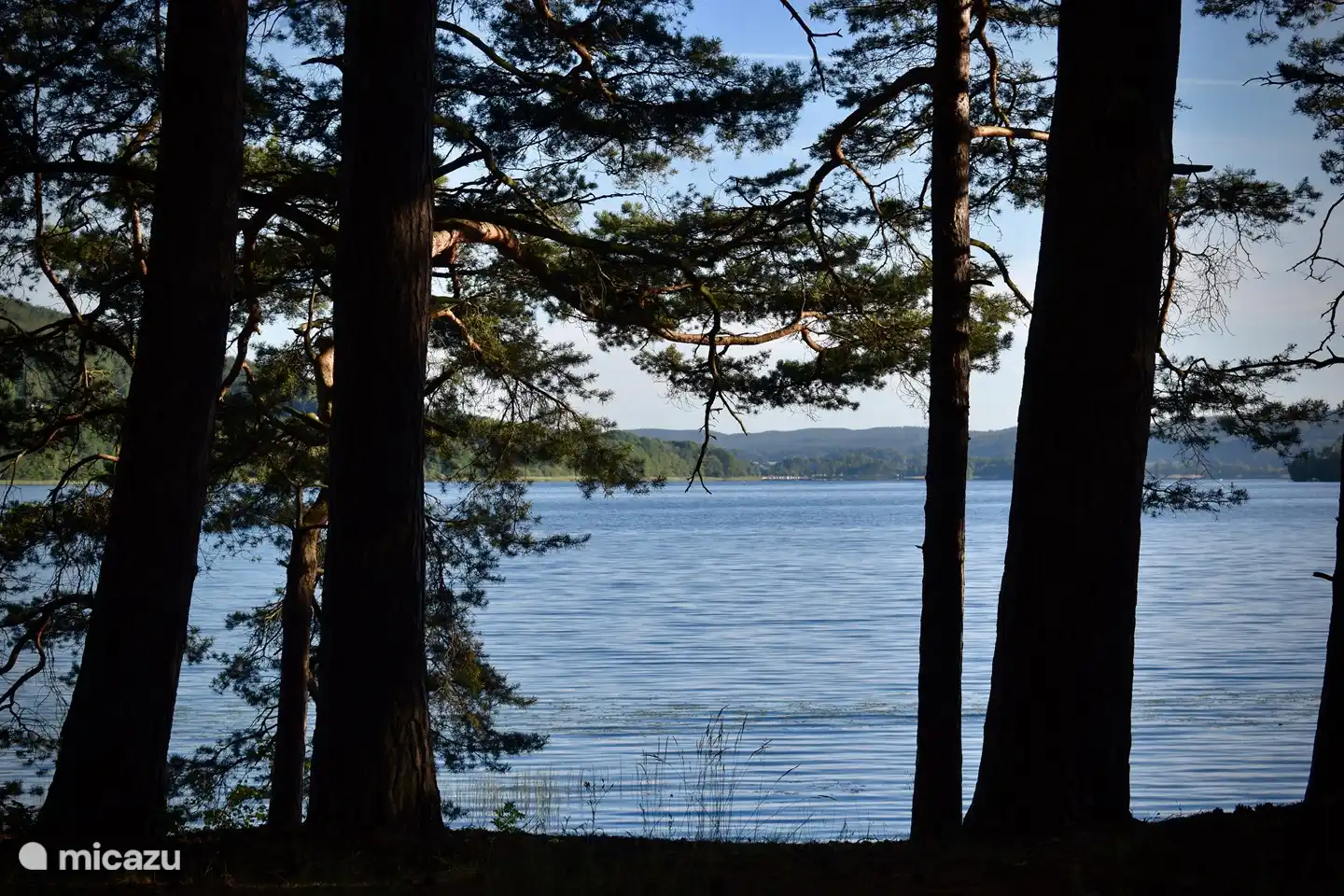 In der Ferne liegt Vånga. Das Häuschen ist zu weit entfernt, um es zu sehen, aber es befindet sich irgendwo links von der Mitte dieses Fotos.