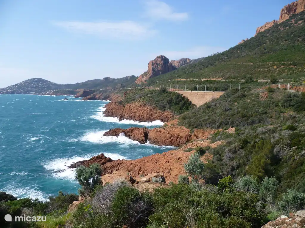Kustweg bij Roches Rouges