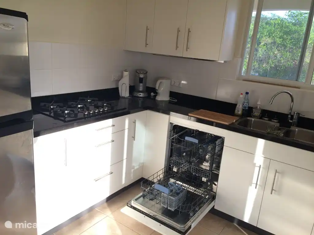 Complete kitchen with dishwasher and many kitchen accessories. Among other things, various coffee machines are available.