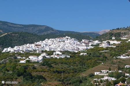 discover the white mountain villages and nearby nature