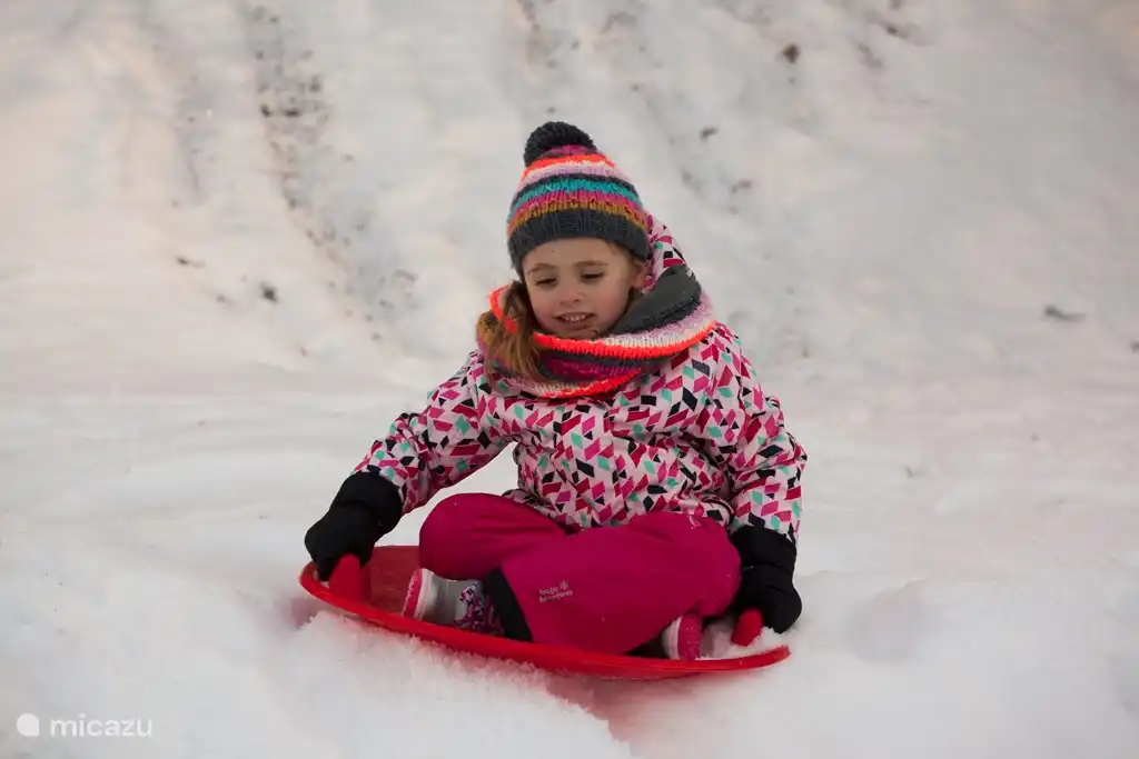 Schneespaß im Garten