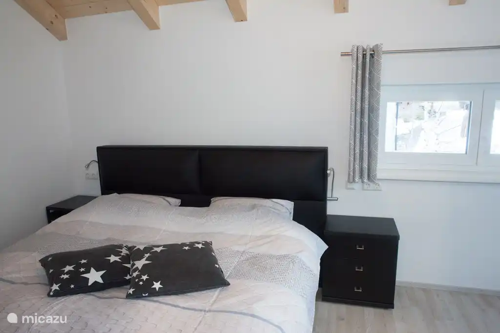 Schlafzimmer 1 Front