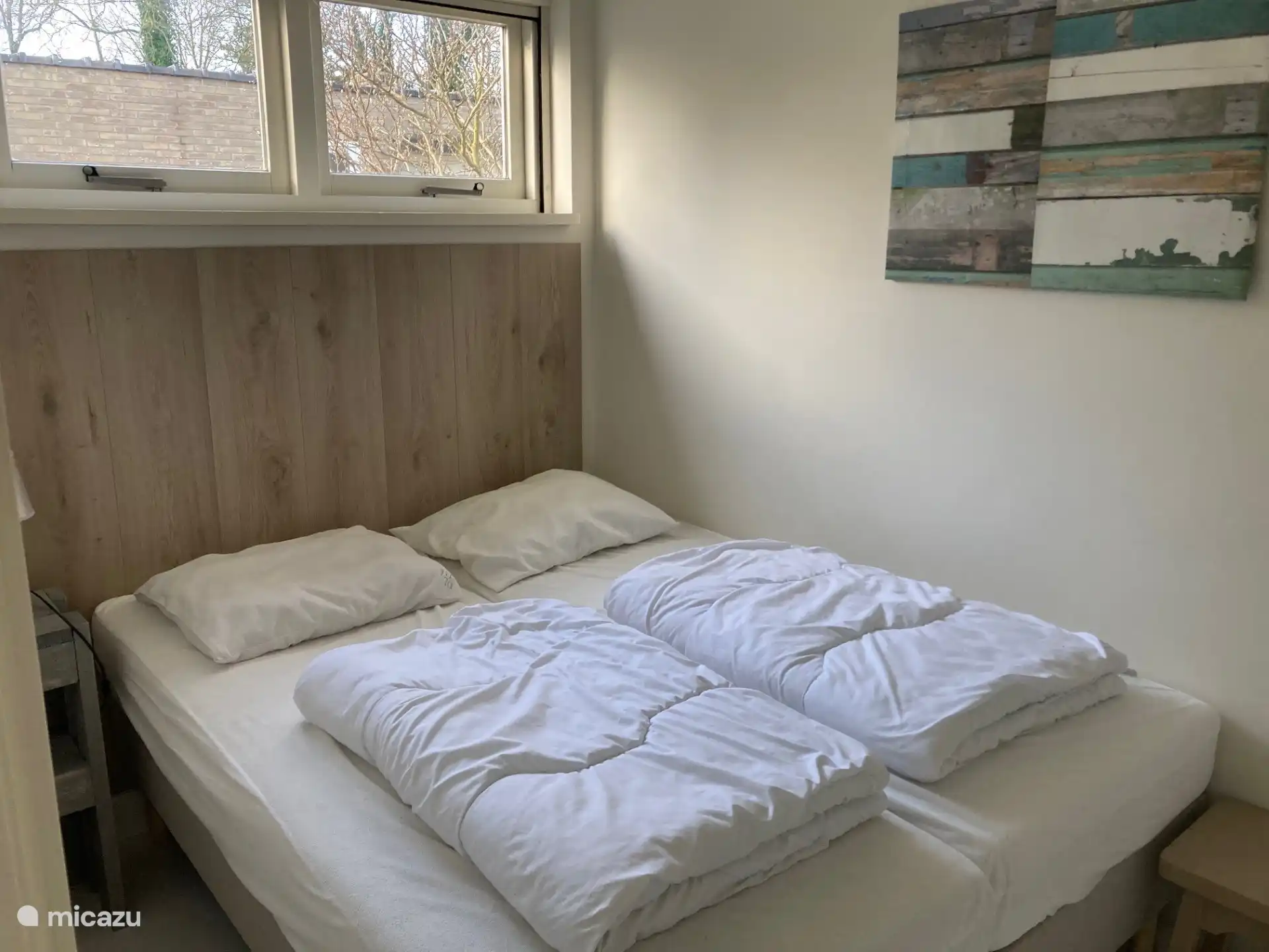 Segundo dormitorio con mucho espacio de guardarropas y 2 x somier