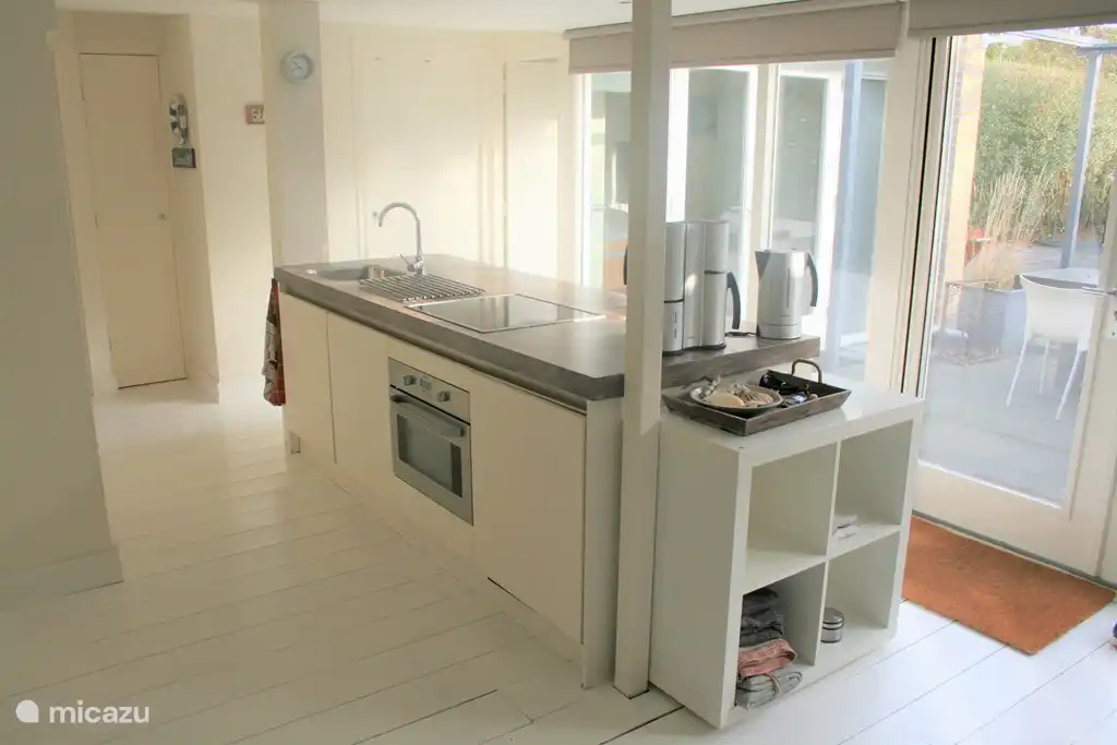 amplia isla de cocina