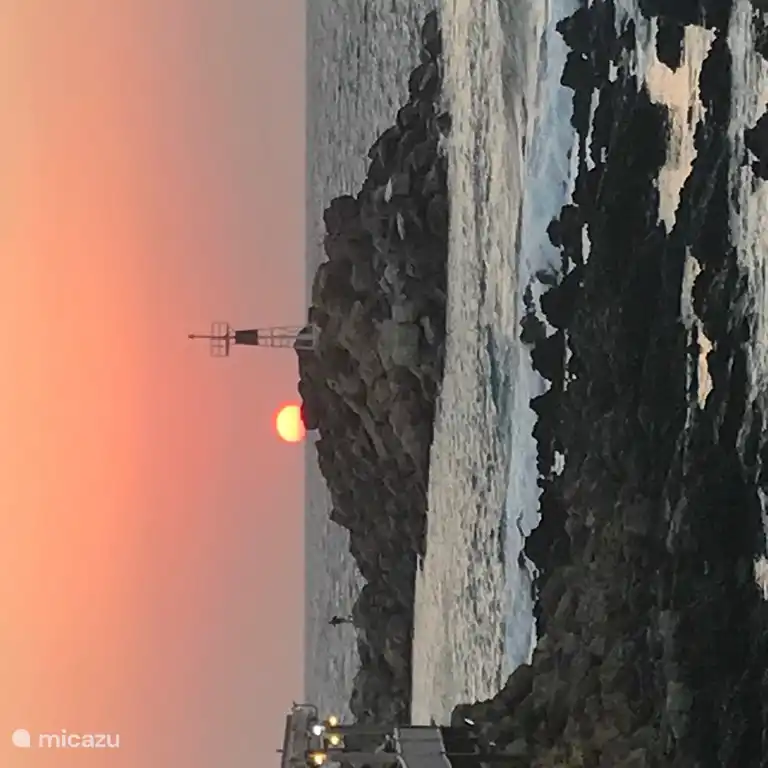 Sonnenuntergang in der Bucht von Sissi von einer weiteren Terrasse.