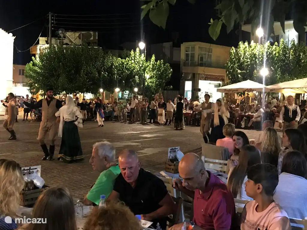 Kretische Abend in Mochos, 20 Minuten Fahrt.