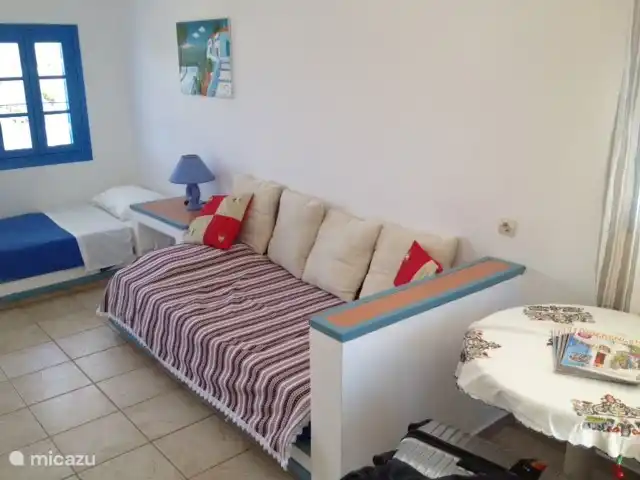 Salon. Sofas können Bett werden.