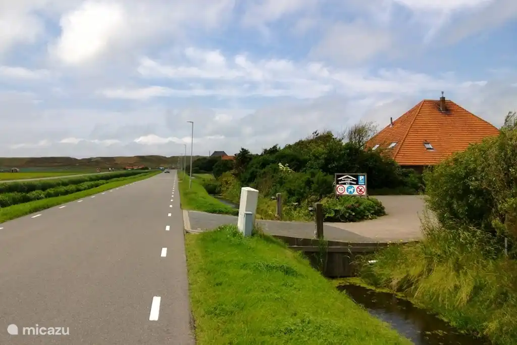Entrada al parque y estacionamiento