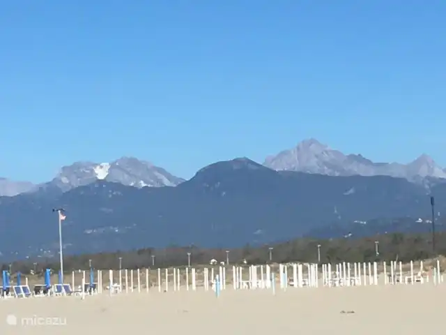 Mobil-home, Camping familial Toscane | Italie, Toscane, Viareggio - mobil-home les alpes apuanes sont visibles depuis la plage
