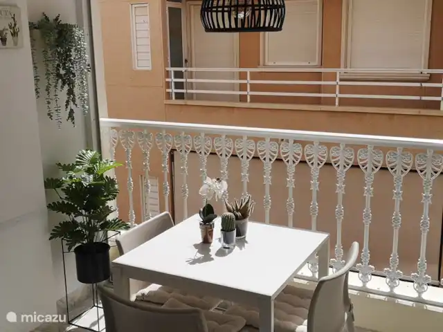 appartement huren in Spanje, Costa Blanca, Santa Pola – ALICANTE Santa Pola  Playa Levante Andere invalshoek met volledig weggeschoven ramen
