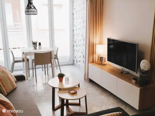 appartement huren in Spanje, Costa Blanca, Santa Pola – ALICANTE Santa Pola  Playa Levante Een praktische en ruime zithoek. Een smart tv brengt je favoriete programma´s tot in comfortabele zetel!