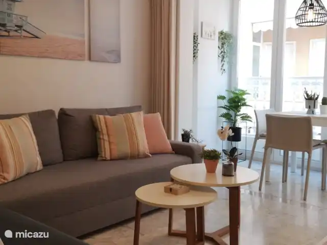 appartement huren in Spanje, Costa Blanca, Santa Pola – ALICANTE Santa Pola  Playa Levante In de zithoek hebben wij een comfortabele 4-persoons sofa voorzien en een kleine sofa.
