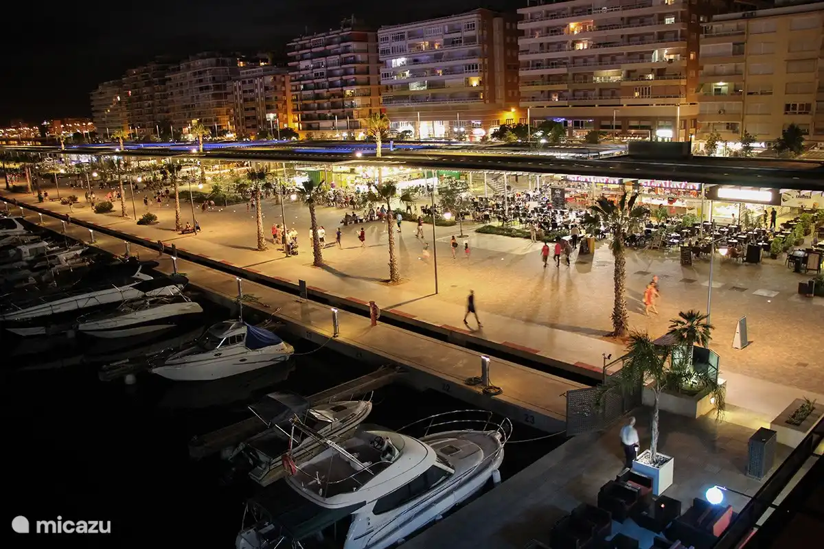 Gastronomie und Unterhaltung am Abend, aber auch tagsüber