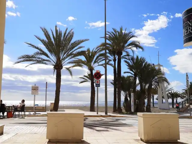 appartement huren in Spanje, Costa Blanca, Santa Pola – ALICANTE Santa Pola  Playa Levante Op enkele stappen ben je reeds aan het strand of kan je genieten van een ijscreem, coctail of heerlijk tafelen.