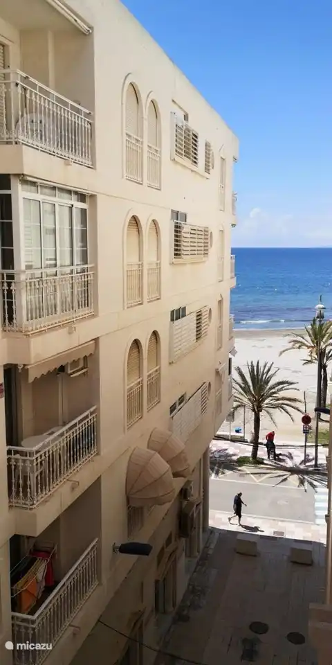 Sie sind nur wenige Schritte entfernt vom besten Strand von Sante Pola, Tavernen, Eisdielen, Restaurants, Tapas-Bars, Bekleidungs- und Schuhgeschäften, Supermarkt, Apotheke, Bäcker... Also ja, JEDER wird etwas nach seinem Geschmack finden!