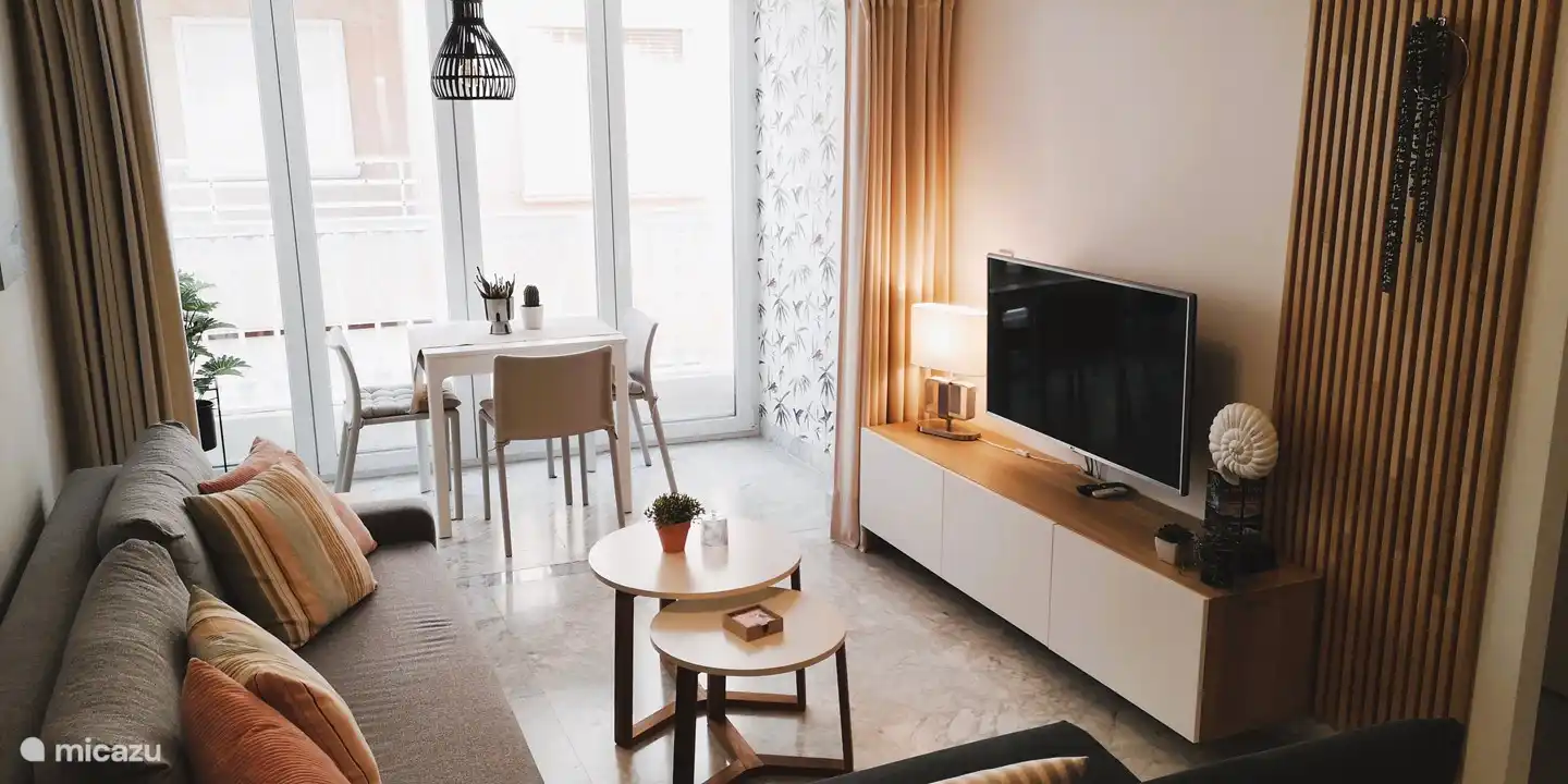 Die Terrasse wurde neben der Sitzecke schön integriert. Sie können die Terrassentüren komplett zur Seite schieben und so einen wunderbaren offenen Raum schaffen!