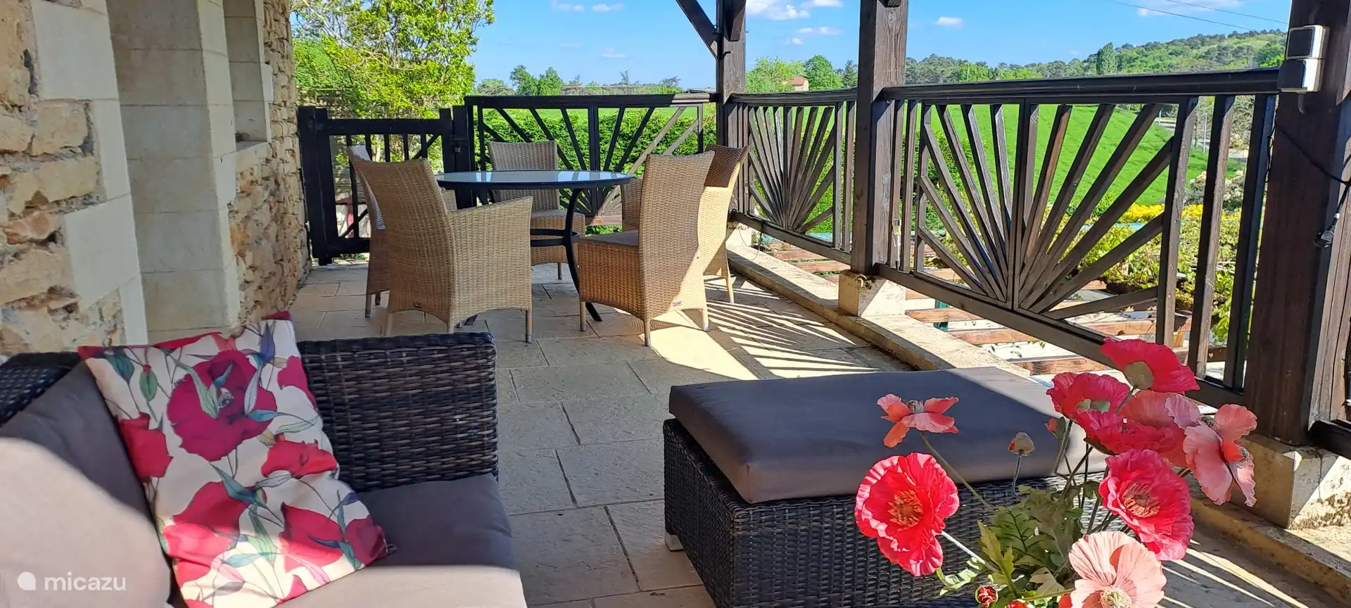 hoge veranda met uitzicht