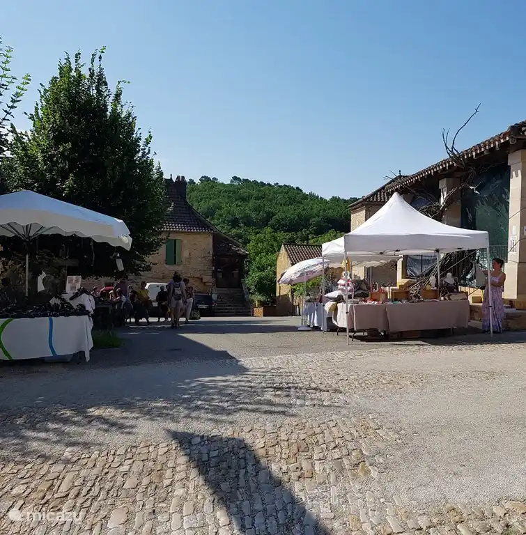 Organic market in Goujounac