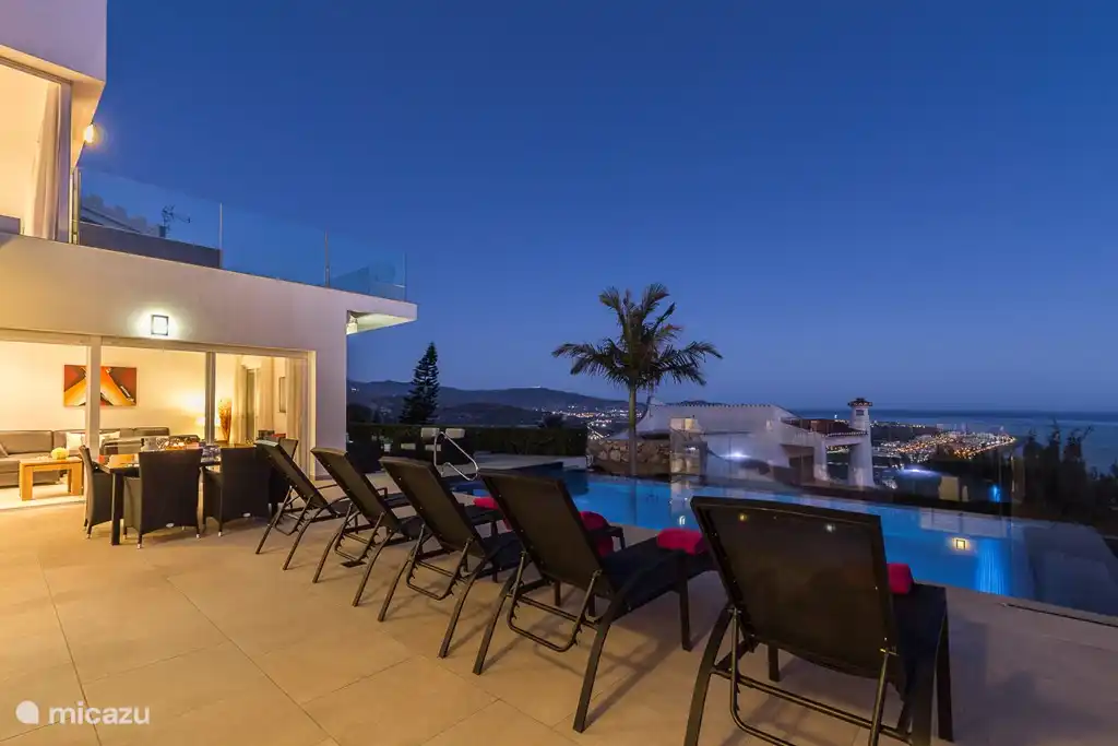 Villa Blanca in de avond